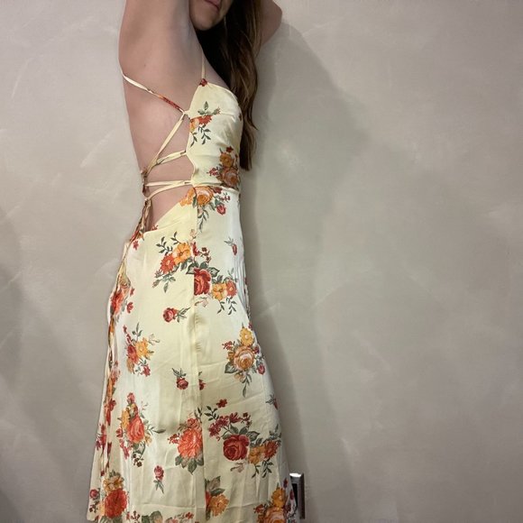 NWOT WeWoreWhat Tie Back Cowl NeckSatin Slip Dress in Yellow Floral in  Small - Picture 2 of 7